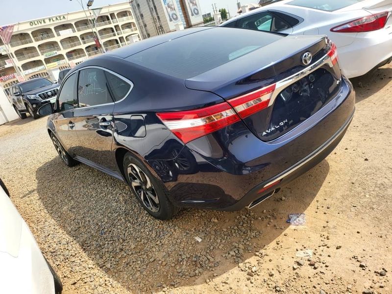 Thumbnail 4 of 2017 Toyota Avalon XLE